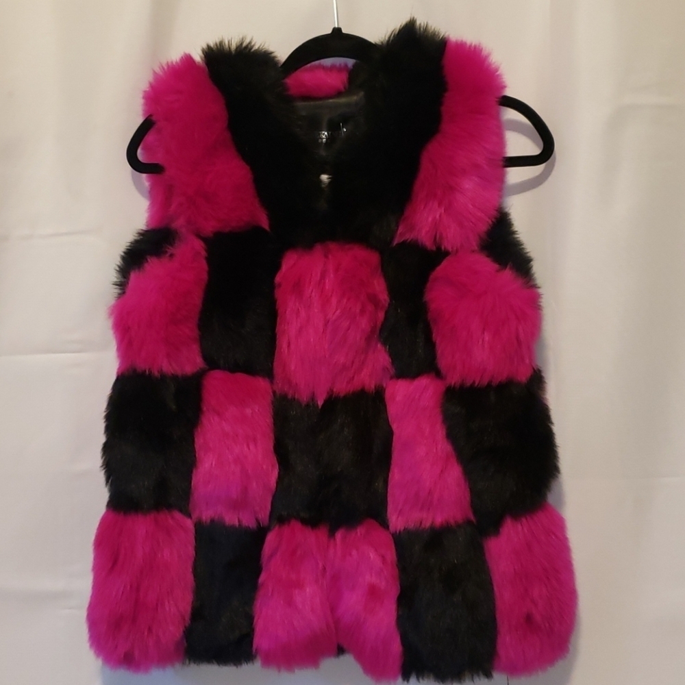 Wekainu Fur Black And Fushia Color Block Vest